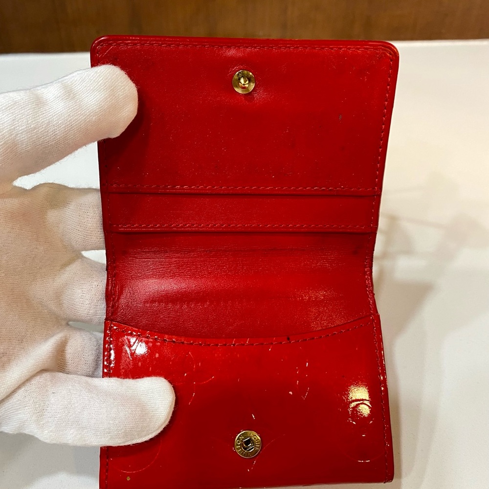 Authentic 💯Louis Vuitton red monogram Vernis Ludlow Coin and cc holder.